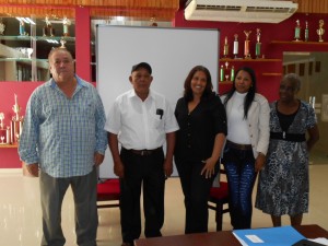 Nueva Junta Directiva electa en la Asamblea. De izquierda a derecha Enmanuel Camilo, Pedro Ferreiras, Elizabeth Tejeda, Antonia Brito e Isidra Frías.