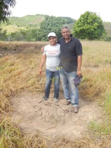 Amor al establecimiento de árboles, el señor Agustín Vásquez junto a su esposa 